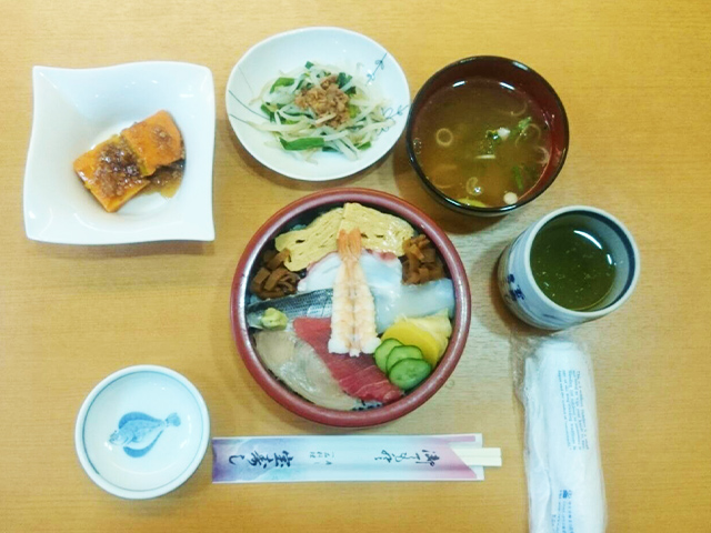 とくとく海鮮ちらしランチ